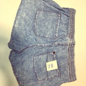 Lightweight jean shorts - Elastic band waist